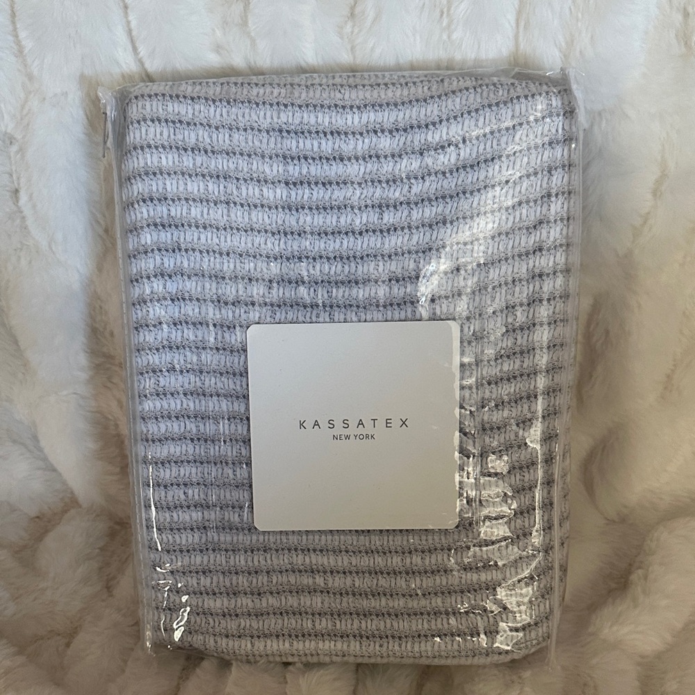Kassatex Light Gray Ribbed Throw